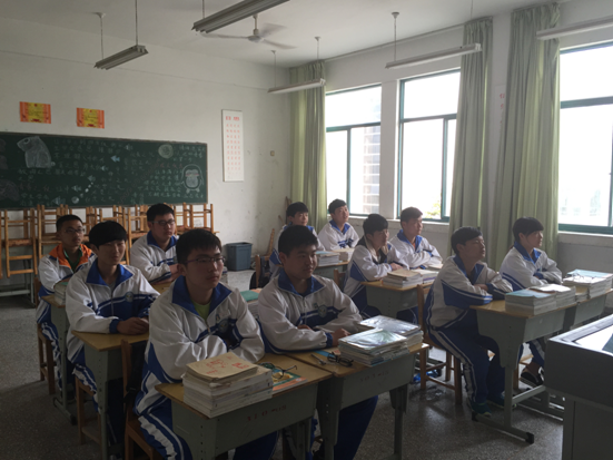 汽车系落实仪表规范,提升学生精神面貌