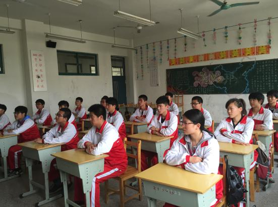 汽车系落实仪表规范,提升学生精神面貌