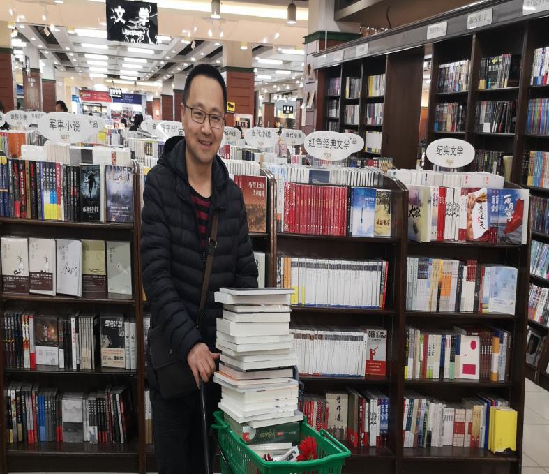 图书馆开展“你选书，我买单”图书现采活动