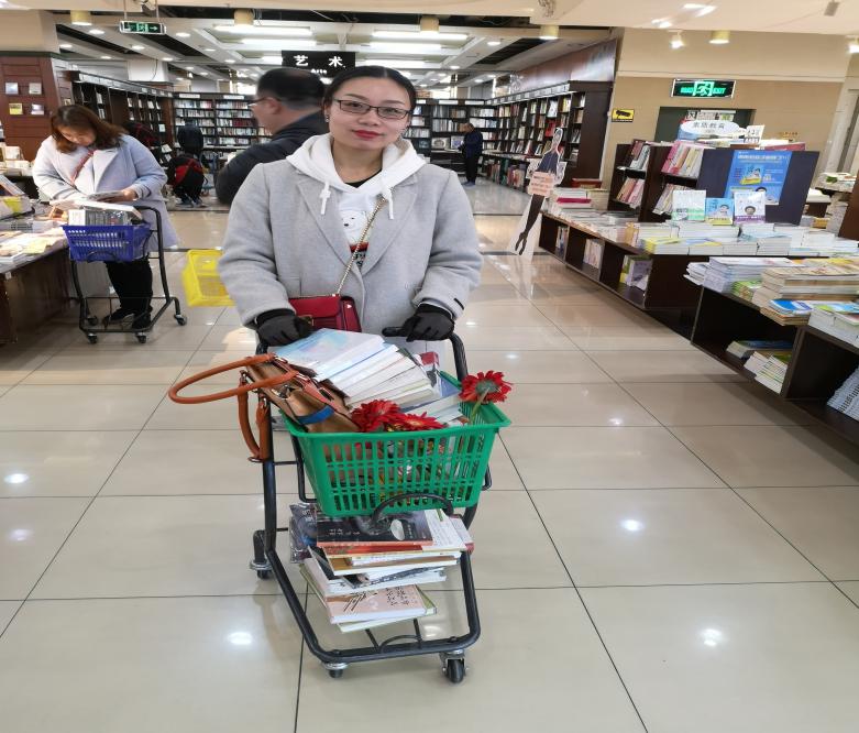 图书馆开展“你选书，我买单”图书现采活动